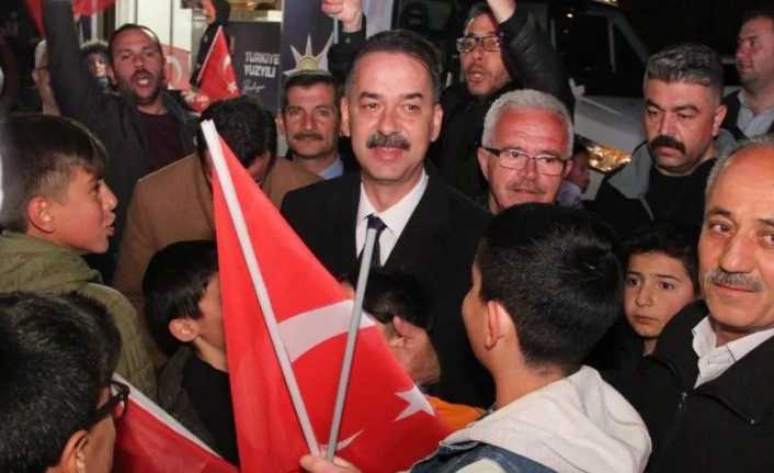 AK Parti Milletteki adayları Kavakyolu Mahallesinde coşkulu bir kalabalıkla karşılandı.