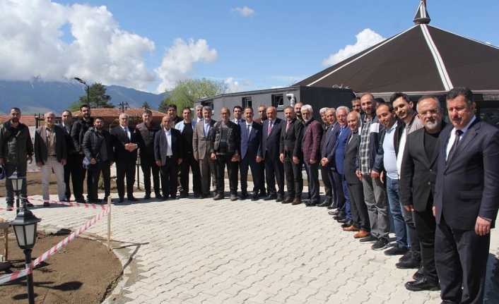 AK Parti Milletvekilleri kahvaltıda basın mensuplarıyla bir araya geldi.