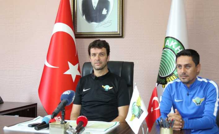 Akhisarspor’da Safet Susic’in ardından teknik direktörlük görevine getirilen Cihat Arslan,