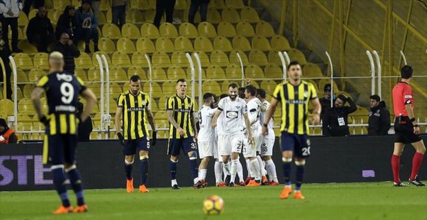 Spor Toto Süper Lig'de Fenerbahçe'yi mağlup eden Teleset Mobilya Akhisarspor,