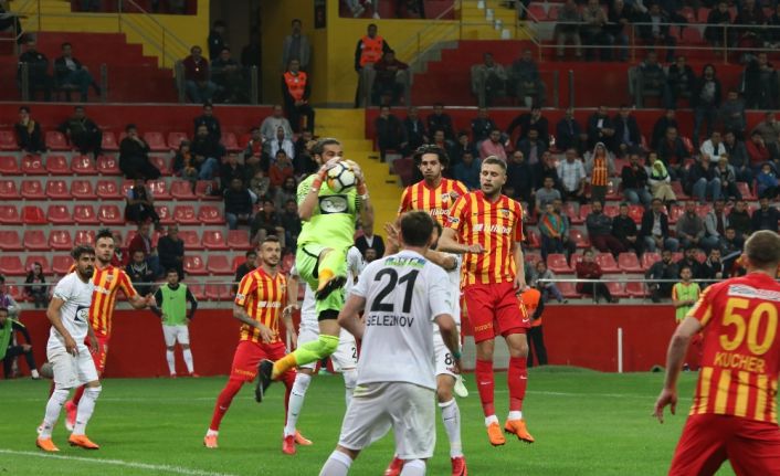 Spor Toto Süper Lig’in 33. haftasında Akhisarspor, deplasmanda Kayserispor’u 2-1