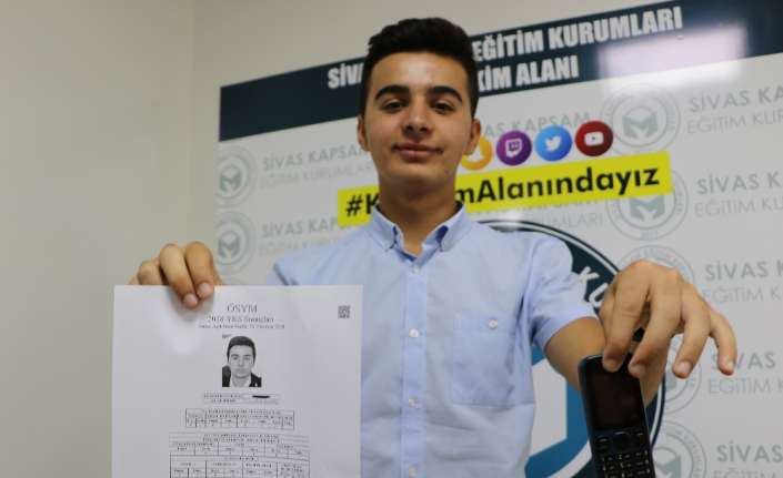 Sivas’ta yaşayan 18 yaşındaki Yunus Emre Karataş Yükseköğretim Kurumları Sınavı