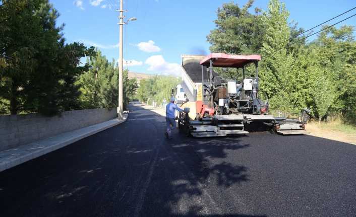 Belediye Başkanı Bekir Aksun: “Erzincan’a yakışır yollar yapıyoruz”