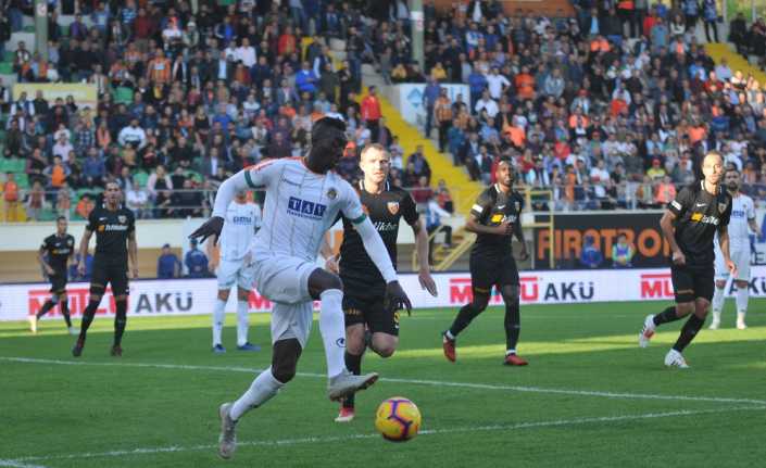Spor Toto Süper Lig’in 13. hafta maçında Aytemiz Alanyaspor sahasında
