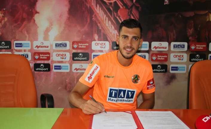 Aytemiz Alanyaspor, son olarak Osmanlıspor’da forma giyen orta saha oyuncusu