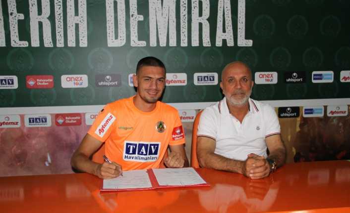Aytemiz Alanyaspor, Portekiz’in Sporting Lizbon takımından 20 yaşındaki stoper Merih