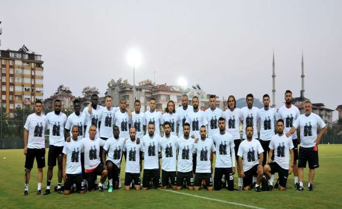 Alanyaspor bu akşamki antrenmana üzerlerinde, astsubay Serkan Karakaya’nın Yüksekova’da hain