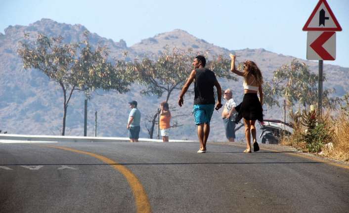 Bodrum’un Turgutreis Mahallesi Bağla bölgesinde makilik ve otluk alanda yangın