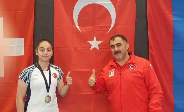 Aleyna Korkut Avusturya'dan Madalyayla Yurda Döndü Aleyna Korkut Avusturya'dan Madalyayla Yurda Döndü