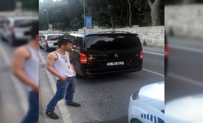 İstanbul Eyüpsultan’da Uber sürücüsü olduğu iddia edilen bir şahıs, alkollü