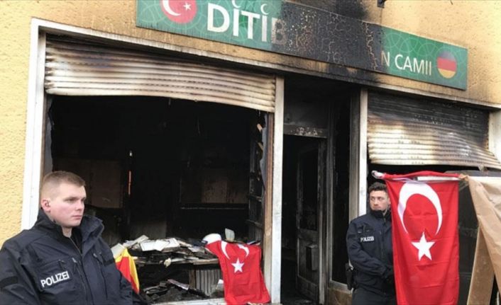 Dünyanın herhangi bir köşesinde bir ibadethaneye saldırı olduğunda açıklamalar yapan