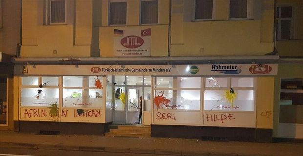 Almanya'nın Minden ve Leipzig kentlerinde iki camiye terör örgütü PYD/PKK