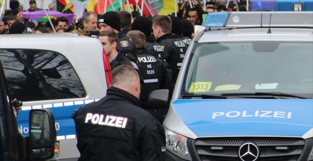 Almanya'da, Sosyal Demokrat Parti'nin Hamburg eyalet teşkilatını basan terör örgütü