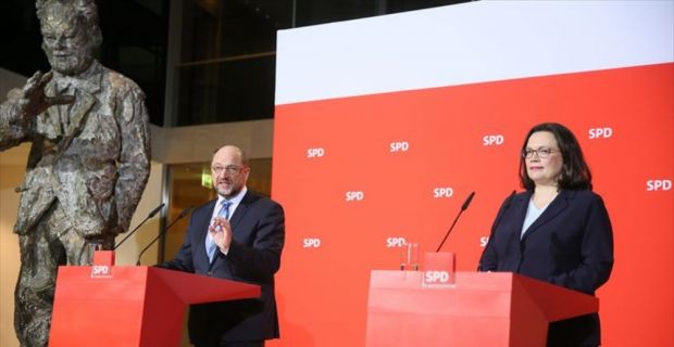 ARD’nin anketine göre, Sosyal Demokrat Partinin oyları yüzde 16’ya geriledi.
