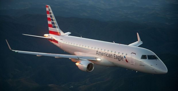 Uçuş görevlisinin suçlaması üzerine basketbolcular uçaktan indirilirken, American Airlines olaydan