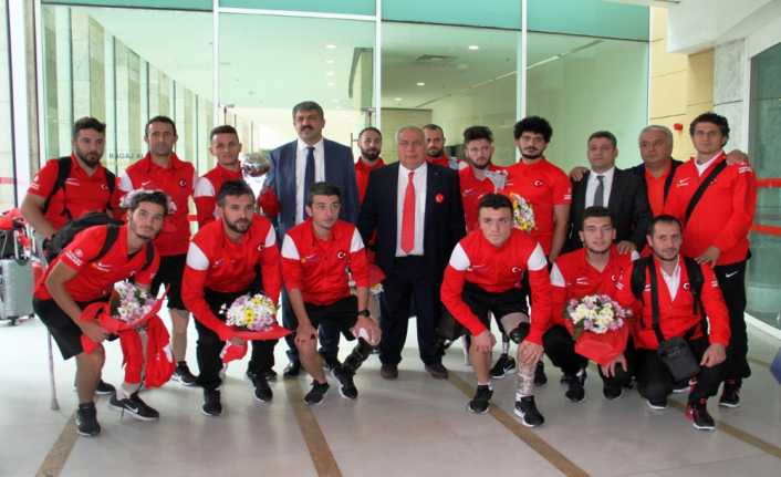 Meksika’da düzenlenen 2018 Ampute Futbol Dünya Şampiyonası’ndan dünya ikincisi olarak