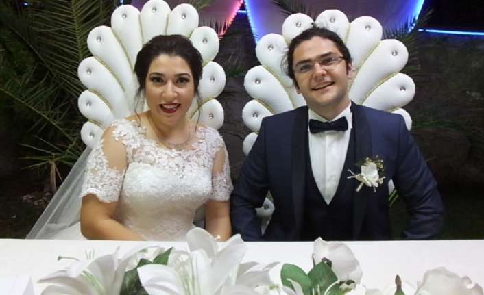 Balıkesir’in Burhaniye ilçesinde bir çiftin, ana okulunda başlayan arkadaşlıkları büyüyünce