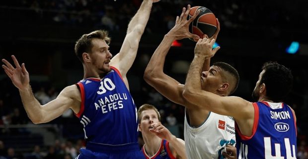 Anadolu Efes Basketbol Takımı, THY Avrupa Ligi'nin 20. haftasında deplasmanda