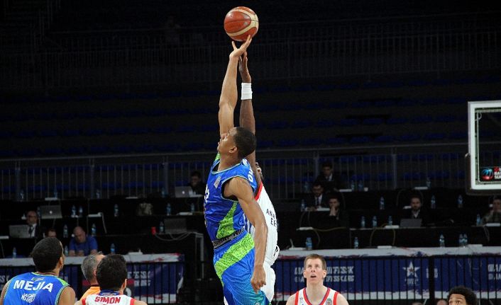 Tahincioğlu Basketbol Süper Ligi’nin 22. haftasında Anadolu Efes evinde Tofaş’ı