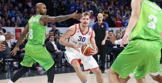 Anadolu Efes'in Sloven oyuncu Zoran Dragic, sağ diz ön çapraz