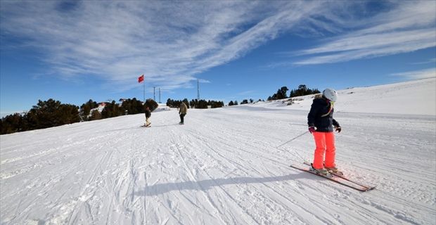 Kış mevsiminin gelmesiyle kapılarını kayakseverlere açan Uludağ, Erciyes, Palandöken, Kartalkaya