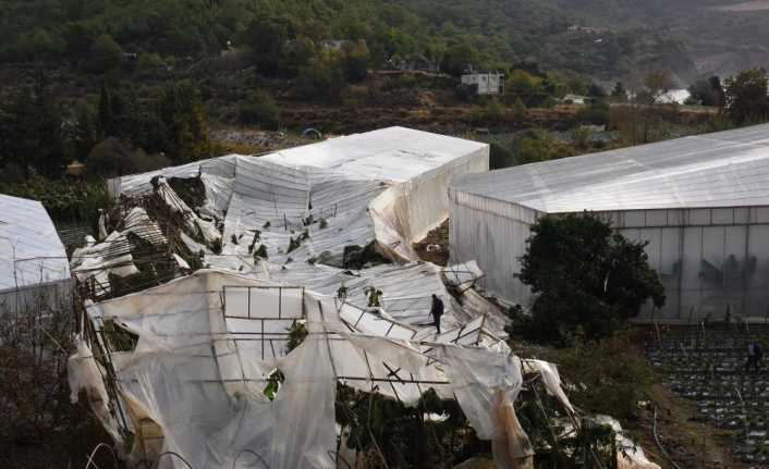 Mersin’in Anamur ilçesinde meydana gelen hortum ve şiddetli yağışta, çok