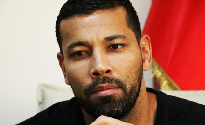 Boluspor’un yıldız oyuncusu kaptan Andre Santos, düzenlediği basın toplantısıyla takıma