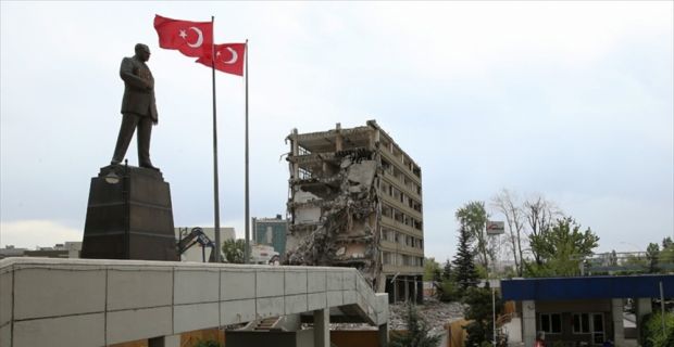 FETÖ'nün darbe girişimi sırasında Ankara Emniyet Müdürlüğüne bomba atan "94-0095"