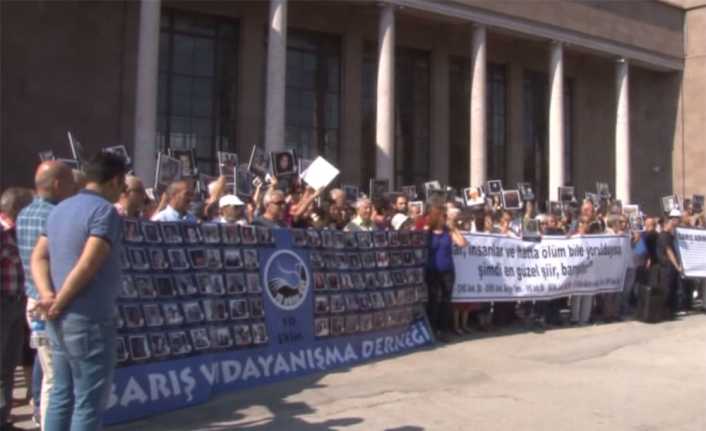 Ankara’da 10 Ekim 2015’te Ankara Tren Garı önünde barış mitingine