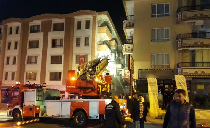 Ankara’da 3 kişilik ailenin yaşadığı dairede buzdolabının patlaması sonucu yangın
