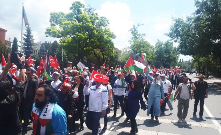 Ankara’da Hak İşçi Sendikaları Konfederasyonu (Hak-İş) üyesi binlerce kişi, ABD’nin
