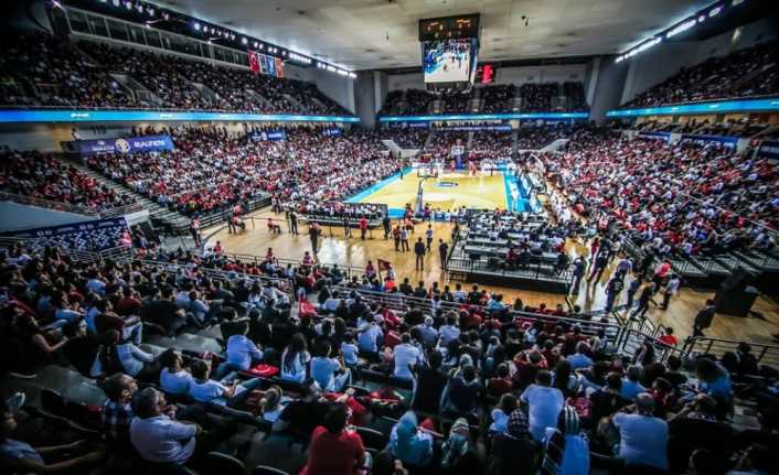 A Milli Basketbol Takımı oyuncularından Ersan İlyasova ve Semih Erden,