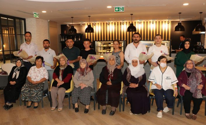 İzmir’de çocuklarından nakledilen karaciğer ve böbreklerle yeniden hayata tutunan anneler,