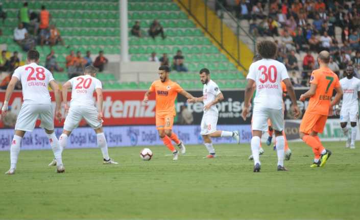 Spor Toto Süper Lig’in 9. hafta maçında Aytemiz Alanyaspor, sahasında
