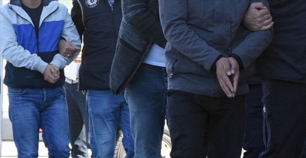 FETÖ'nün gaybubet evlerine düzenlenen operasyonda, aralarında 2 öğretmenin de bulunduğu