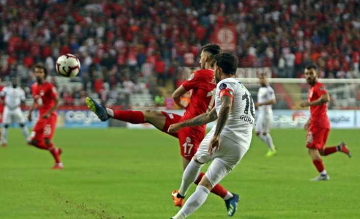 Spor Toto Süper Lig’in 12. haftasında Antalyaspor ile Akhisarspor karşı