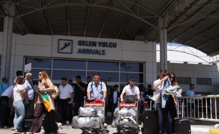 Antalya, turizmde rekor kırmaya devam ediyor. Antalya’ya hava yoluyla gelen