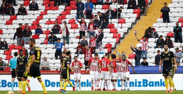 Spor Toto Süper Lig'in 20. haftasında Antalyaspor, sahasında Evkur Yeni