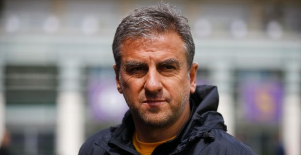 Süper Lig ekiplerinden Antalyaspor'da teknik direktörlüğe Hamza Hamzaoğlu getirildi.