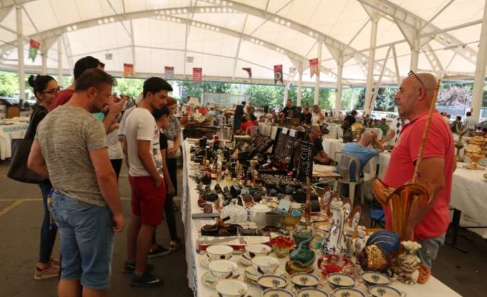 Bursa’da yer alan İhsaniye Kapalı Pazaryeri’nde hizmet veren Nilüfer Antika