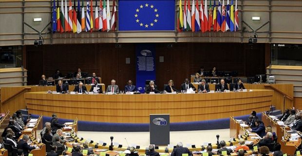 Avrupa Parlamentosu, sosyal paylaşım sitesi Facebook'tan bazı kişilere hakaret ettiği