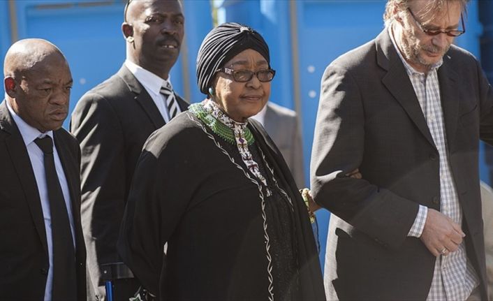 Güney Afrika'da ırkçı Apartheid rejimiyle mücadelenin sembol isimlerinden, ülkenin ilk