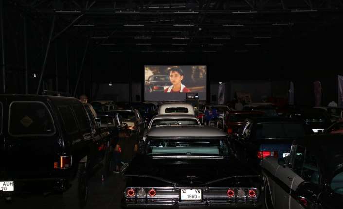 İstanbul’da arabalı sinema etkinliğinde ’İftarlık Gazoz’ izlendi. 