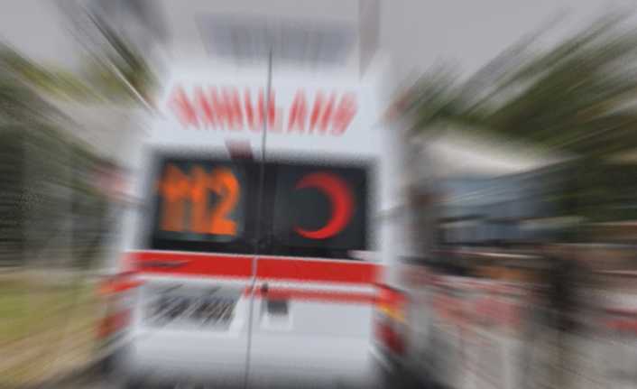 İzmir’in Gaziemir ilçesinde yolun karşısına geçerken bir aracın çarptığı kadın