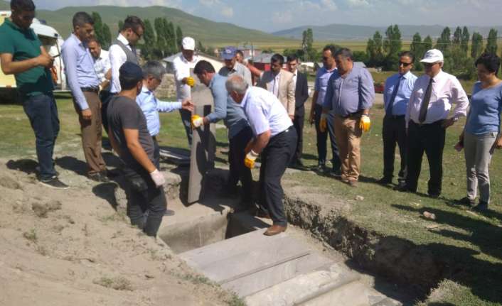 Ardahan’da, geçtiğimiz yıl inşaat alanındaki kazıda üniformasıyla gömülmüş ve vücudunun