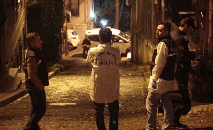İstanbul’un Beşiktaş ilçesinde bir evde toplanan 4 arkadaşın arasında bir