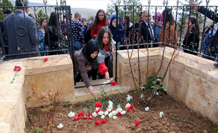 Ünlü halk ozanı Aşık Veysel Şatıroğlu, ölümünün 45. yılında Sivas'ın