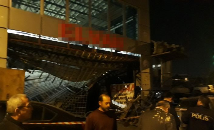 Ankara’da bir iş yerinde beton dökülen asma katı taşıyan demir