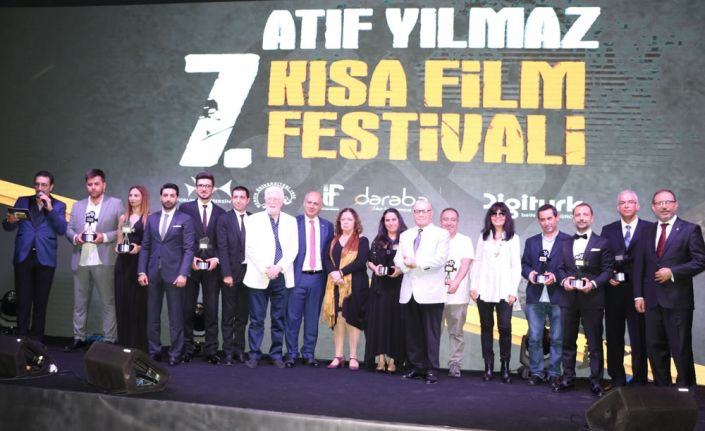Türk sinemasının ünlü isimleri Hülya Koçyiğit, Aydan Şener ve İzzet