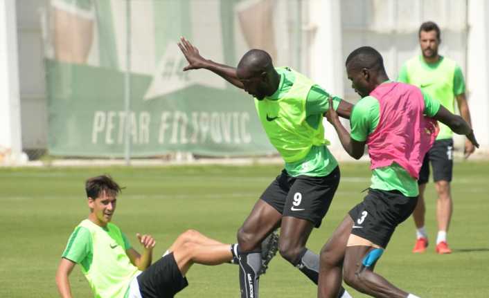 Atiker Konyaspor, Fenerbahçe maçının hazırlıklarını sürdürüyor. 